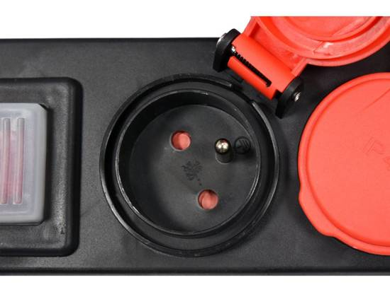 Yato YT-81240 stikdåse 3 m 3 AC stikkontakt(er) Indendørs/udendørs Sort, Rød