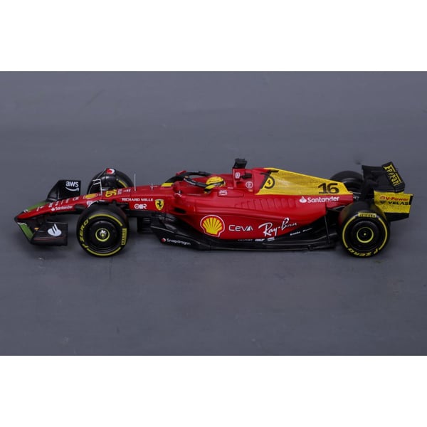 BBURAGO Ferrari F1-75 1:24 Spec Leclerc 22 Modellsportbil Förmonterad