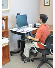 Pikkukuva 2 / 5: Ergotron WorkFit-C, Single HD Sit-Stand Workstation Musta, Harmaa Multimediakärry