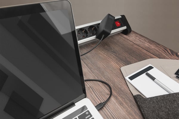 Digitus DA-10072 virta-adapteri ja vaihtosuuntaaja Sisätila 100 W Musta