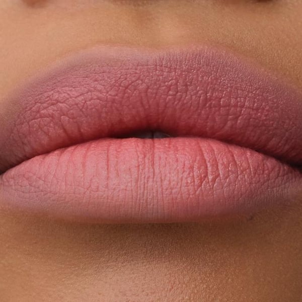 Miniatyrbillede 8 af 8: CATRICE Blur-Real Lip Powder Cream 040 Berry Dusk Fløjl