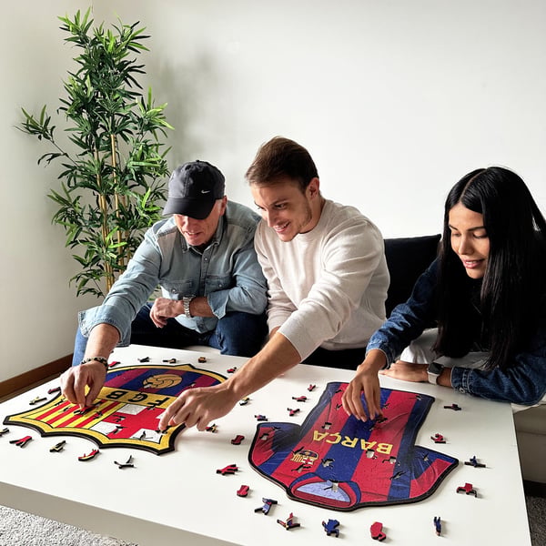 Miniatyrbild 2 av 8: Iconic Puzzles FC Barcelona Jersey Pussel 150 styck Idrott