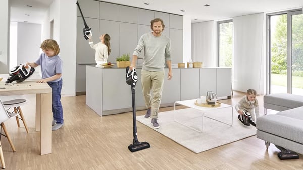 Miniatyrbild 22 av 23: Bosch Serie 8 BSS825ALL upprättstående dammsugare och elektrisk sopborste Skaftdammsugare Batteri Torr Utan påse Svart, Vit 5 Ah