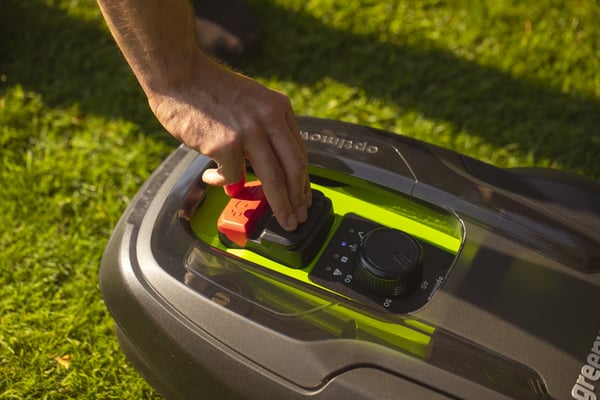Miniatyrbillede 2 af 9: Greenworks 2513107 plæneklipper Robot plæneklipper Batteri Sort, Grøn