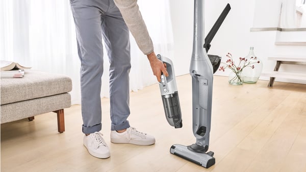 Bosch Serie 4 BBH3K2801 stav støvsuger & elektrisk kost 2-i-1 stangstøvsuger Batteri Dry Poseløs Sølv