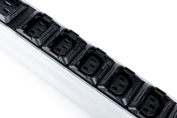 Miniatyrbild 3 av 7: Digitus IT BASIC PDU, 3PH, 16A, 24 x C13, 2 x C19 grenuttag 30 AC-utgångar 0U Svart