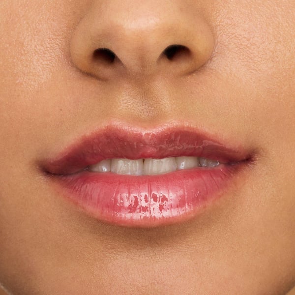 Pikkukuva 3 / 14: Essence Hydra Kiss Lip Oil huulirasva Huuliöljy 07 Classy Glassy Naisten 4 ml