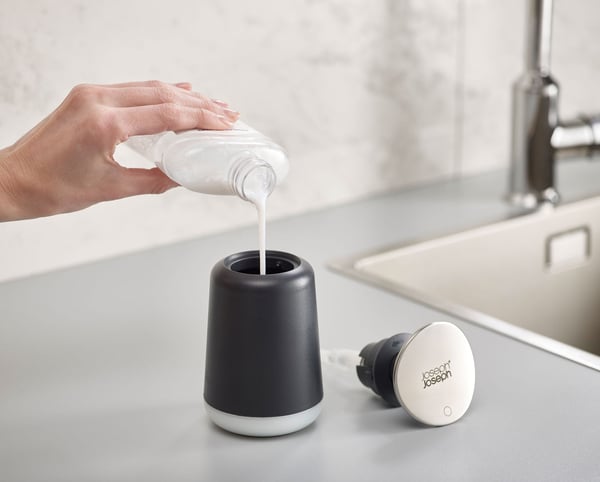 Joseph Joseph Presto tvåldispenser Grå