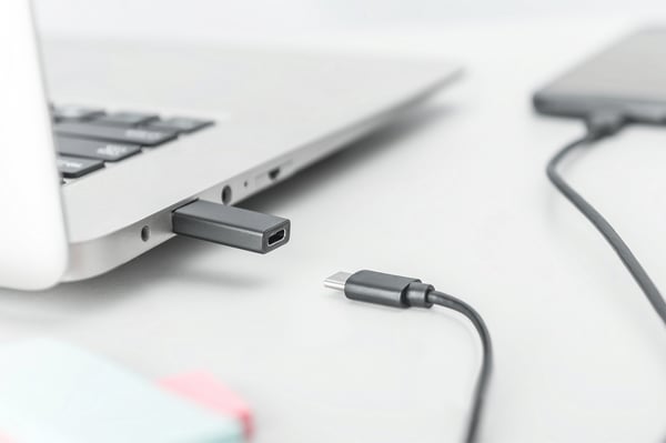 Digitus AK-300524-000-S kabelomvandlare (hane/hona) USB A USB-C jack Svart