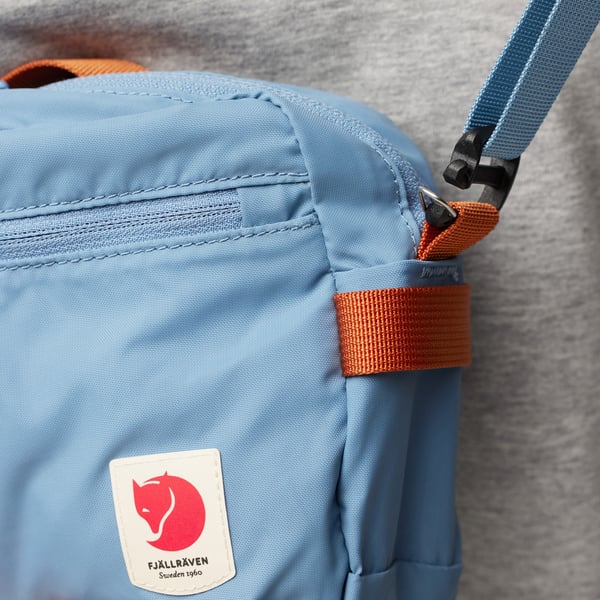 Miniatyrbillede 2 af 6: Fjällräven High Coast Crossbody Polyamid Blå Unisex Crossbody taske