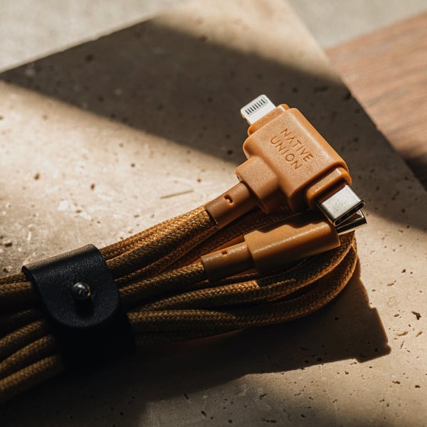 Native Union Belt Cable Duo USB-kaapeli 1,5 m USB C USB C/Lightning 60 W Keltainen