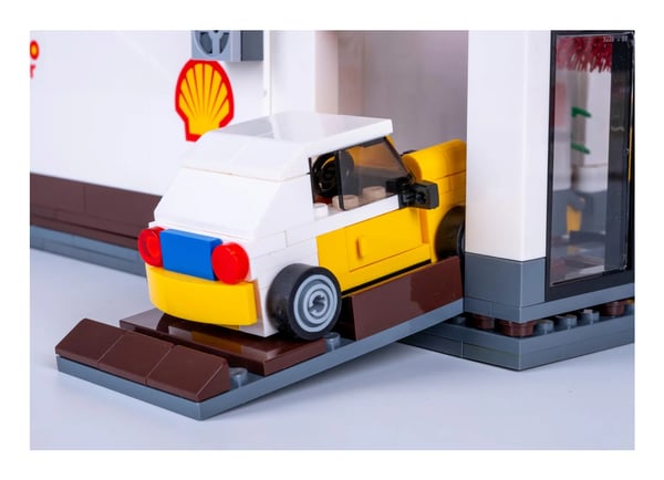 Pikkukuva 13 / 19: Jamara CaDA Shell Gas Station with Shop and Car Wash
