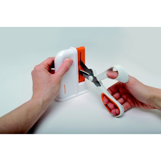 Miniatyrbillede 2 af 2: Fiskars 1020499 knivsliber Knivsliber hvor kniven trækkes igennem Orange, Hvid