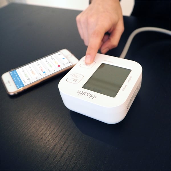 Pikkukuva 4 / 4: iHealth | Track | KN-550BT | Valkoinen/Sininen | Verenpaineen (systolinen ja diastolinen) laskenta, sykkeen laskenta | 4 | Langaton Bluetooth-yhteys | Automaattinen | Paino 438 g