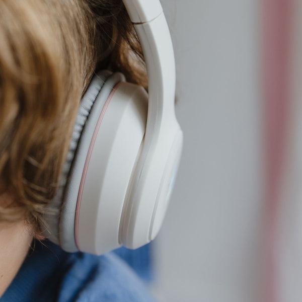 KIDYWOLF 418283 kuulokkeet ja kuulokemikrofoni Langallinen & langaton Pääpanta Musiikki/Päivittäin USB Type-C Bluetooth Vaaleanpunainen, Valkoinen