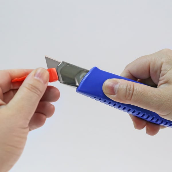 Miniatyrbillede 2 af 3: NT Cutter Vivid L Forskellige farver Hobbykniv