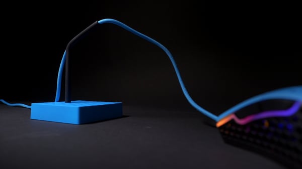 CHERRY XTRFY B4 Skrivebord Kabelholder Blå 1 stk