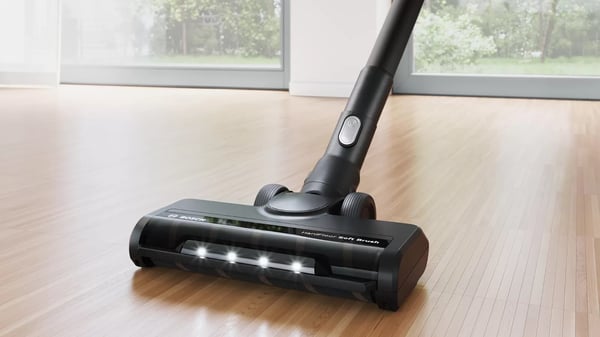 Miniatyrbild 20 av 23: Bosch Serie 8 BSS825ALL upprättstående dammsugare och elektrisk sopborste Skaftdammsugare Batteri Torr Utan påse Svart, Vit 5 Ah