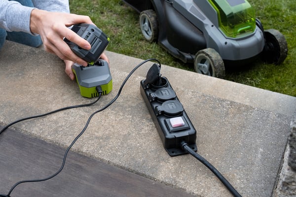 Brennenstuhl 1159950013 stikdåse 2 m 3 AC stikkontakt(er) Indendørs/udendørs Sort