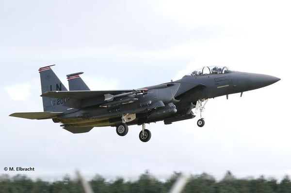 Revell F-15E Strike Eagle & bombs Luftfarkostmodell med fast vinge Monteringssats 1:144