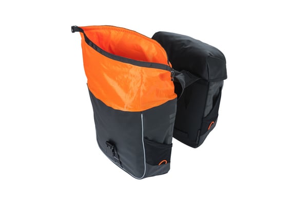 Miniatyrbillede 3 af 8: Basil Miles Tarpaulin Bagside Cykeltaske 34 L Presenning Sort, Orange