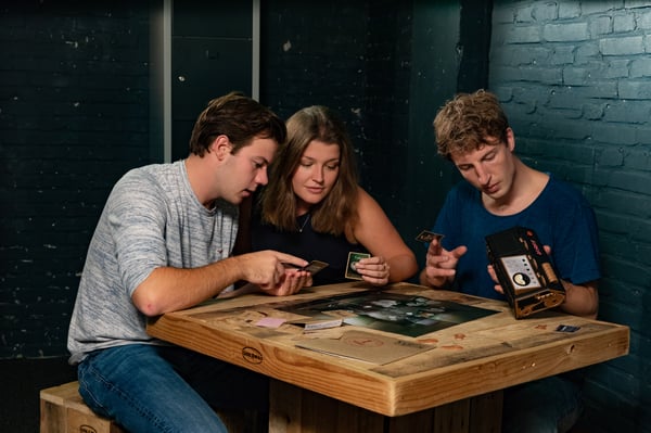 Pikkukuva 2 / 3: Identity Games Escape Room The Game The Break-In Lautapeli Luova ajattelutapa