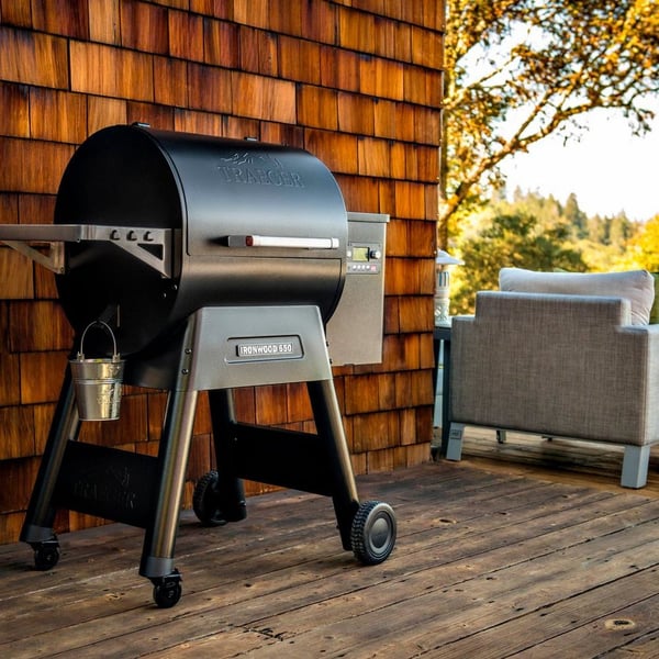 Miniatyrbild 4 av 4: Traeger Ironwood 650 Grill Matlagningsstation Pellets Svart