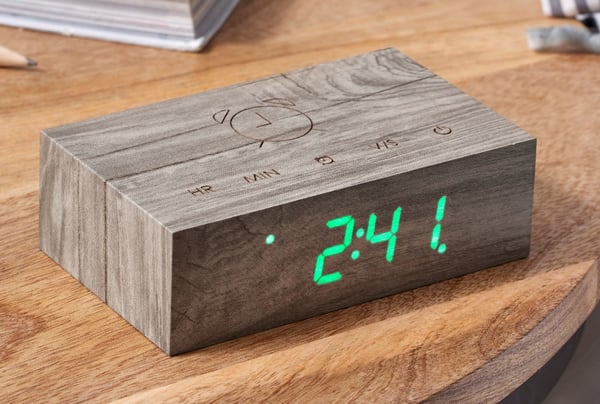 Gingko Design Flip Click Clock Digitaalinen herätyskello Harmaa, Puu