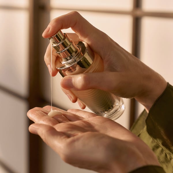 Miniatyrbild 4 av 8: Sensai ULTIMATE The Concentrate Ansiktskoncentrat 30 ml Kvinna