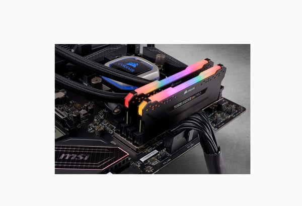 Corsair Vengeance RGB Pro muistimoduuli 32 GB 2 x 16 GB DDR4 288-pin DIMM