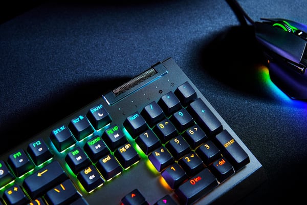 Razer BlackWidow V4 X näppäimistö Pelaaminen USB QWERTY Italia Musta