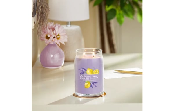Miniatyrbillede 2 af 4: Yankee Candle 1629970E vokslys Cylinder Lavendel, Citron, Tangerine Lilla 1 stk