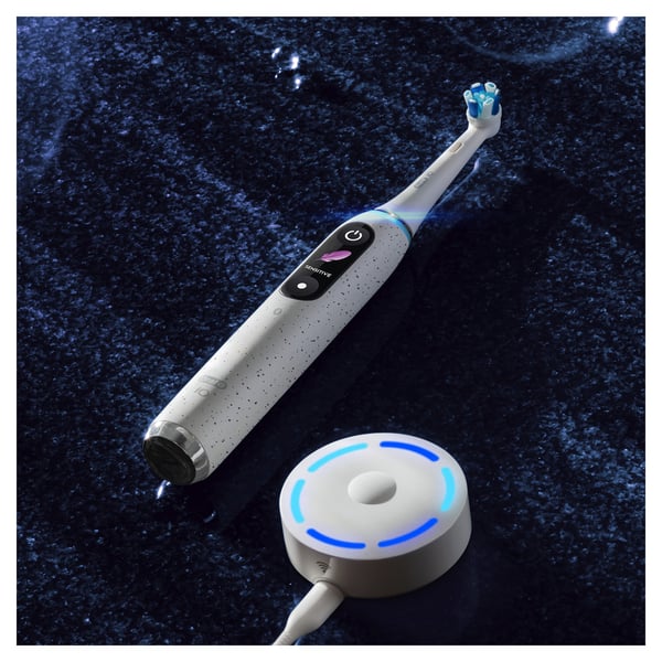 Pikkukuva 2 / 13: Oral-B iO Series 10 Aikuinen Pyörivä/värähtelevä hammasharja Valkoinen