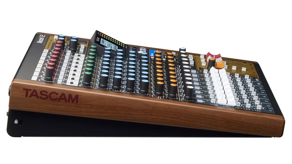 Miniatyrbild 5 av 9: Tascam Model 12 12 kanaler 20 - 20000 hz Svart, Trä
