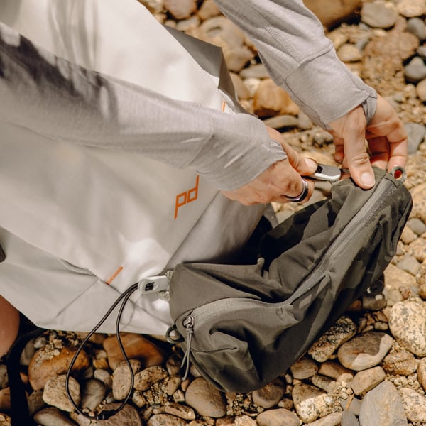 Peak Design Outdoor Backpack 20 L Harmaa, Valkoinen