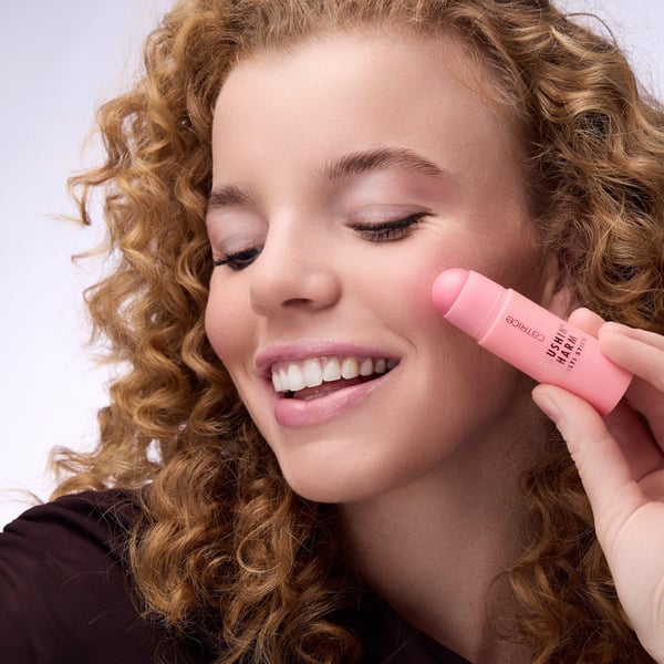 Miniatyrbillede 3 af 11: CATRICE Blushin' Charm Multi Stick 5,5 g Pind Creme 040 040 - Sparkle Lover