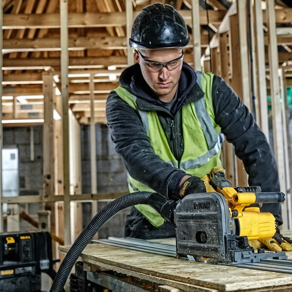 DeWALT DCS520T2 transportabel båndsav 4200 m/min Batteri