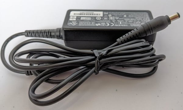 Miniatyrbild 2 av 4: Elo Touch Solutions E593458 eladaptrar inomhus 36 W Svart