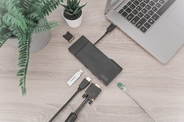 Digitus DA-70894 kannettavien tietokoneiden telakka ja porttitoistin Langallinen USB 3.2 Gen 1 (3.1 Gen 1) Type-A Musta