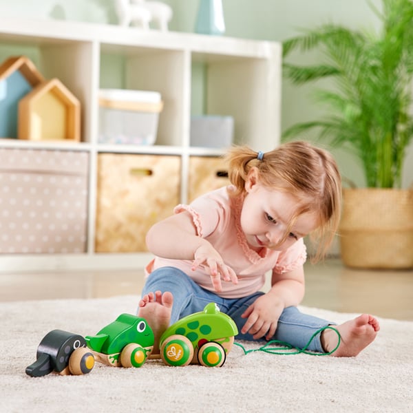 Miniatyrbild 3 av 3: Hape Pull-along Frog Family