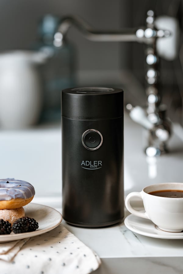 Kavamale Adler -kahvimylly AD4446bs 150 W, kahvipapukapasiteetti 75 g, kannen turvakytkin, musta (AD 4446bs)