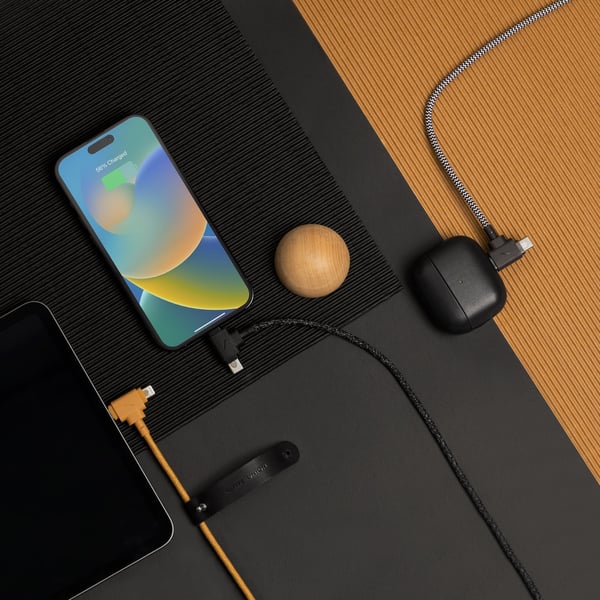 Native Union Belt Cable Duo USB-kaapeli 1,5 m USB C USB C/Lightning 60 W Keltainen