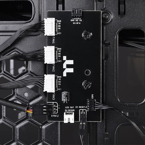 Pikkukuva 16 / 20: Thermaltake View 23 TG ARGB Midi Tower Musta