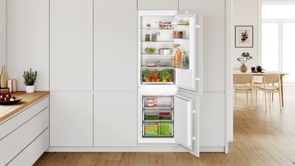 Bosch Serie 2 KIN86NSE0 kombinerad kyl/frys Inbyggd 260 l