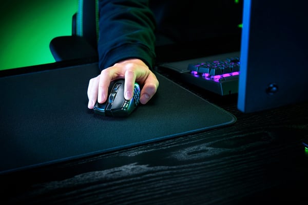 Razer Naga V2 HyperSpeed datormöss Spela Högerhand Trådlös RF + Bluetooth Optisk 30000 DPI
