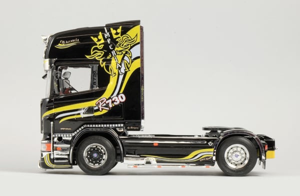 Pikkukuva 16 / 19: Italeri Scania R730 V8 Topline “Imperial” Rekka-/Täysperävaunumalli Kokoamispakkaus 1:24
