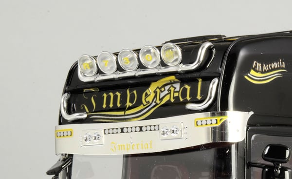Italeri Scania R730 V8 Topline “Imperial” Rekka-/Täysperävaunumalli Kokoamispakkaus 1:24