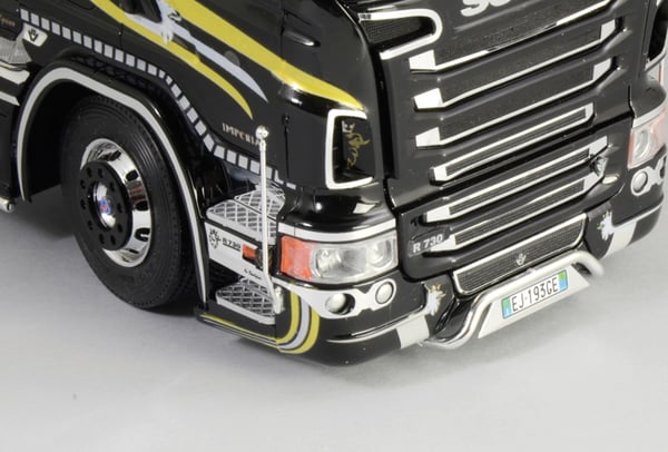 Italeri Scania R730 V8 Topline “Imperial” Rekka-/Täysperävaunumalli Kokoamispakkaus 1:24