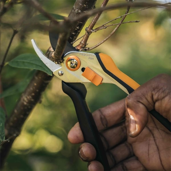 Fiskars Solid P331 karsintasakset Ohisyöttö Musta, Oranssi