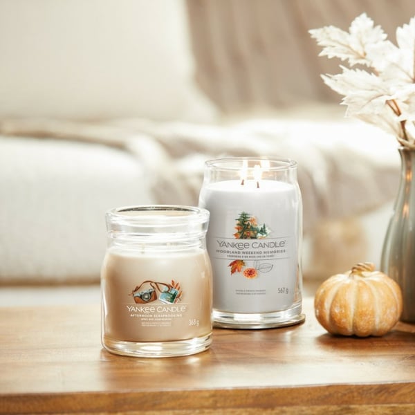 Miniatyrbillede 3 af 4: Yankee Candle 1759609E vokslys Rund Ravfarvet, Æble, Bergamot, CEDAR, Eucalyptus, Ingefær, Læder, Citron, Musk, Muskatnød, Patchouli Beige 1 stk